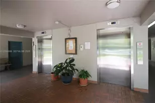 900 Colony Point Cir, Pembroke Pines, FL 33026 - Photo 23