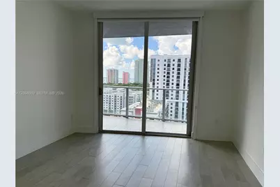 1010 SW 2nd Ave #1501, Miami, FL 33130 - Photo 5