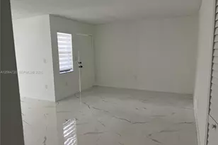 9990 NW 9th St Cir, Miami, FL 33172 - Photo 13