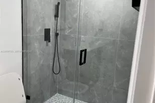 9990 NW 9th St Cir, Miami, FL 33172 - Photo 31