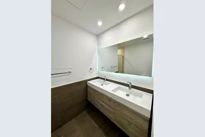 31 SE 5th St #4214, Miami, FL 33131 - Photo 9