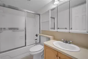 301 NW 76th Ave, Margate, FL 33063 - Photo 15