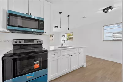 1583 NE 152nd St, North Miami Beach, FL 33162 - Photo 13