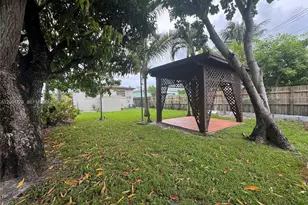 648 E 40th St, Hialeah, FL 33013 - Photo 23