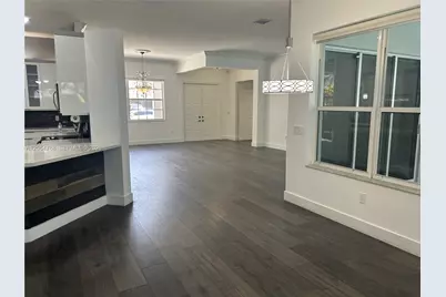 1046 SW 159th Way, Pembroke Pines, FL 33027 - Photo 5