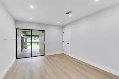 2523 W 65th St, Hialeah, FL 33016 - Photo 25
