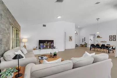 1051 Deerpath Ct, Weston, FL 33326 - Photo 17