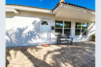 1301 NE 42nd St, Oakland Park, FL 33334 - Photo 9