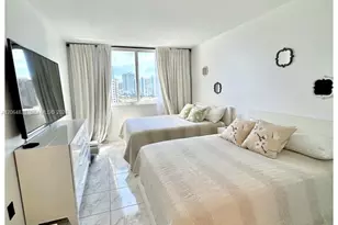 300 Bayview Dr, Sunny Isles Beach, FL 33160 - Photo 17