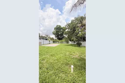 250 SW 7th St, Dania Beach, FL 33004 - Photo 27