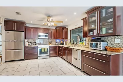 4020 SW 2nd St, Plantation, FL 33317 - Photo 7