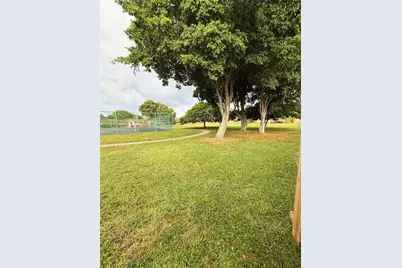 19231 NW 67th Pl, Hialeah, FL 33015 - Photo 23