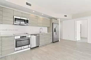 121 NE 34th St, Miami, FL 33137 - Photo 17