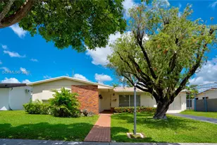 1730 SW 97th Pl, Miami, FL 33165 - Photo 9
