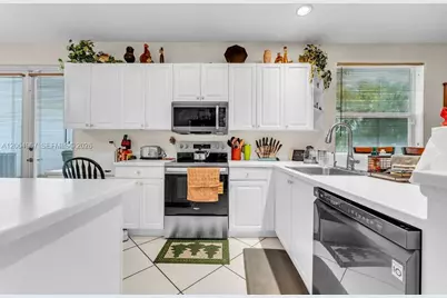 15887 NW 11th St, Pembroke Pines, FL 33028 - Photo 7