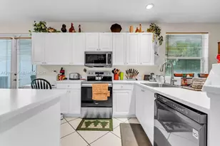 15887 NW 11th St, Pembroke Pines, FL 33028 - Photo 7