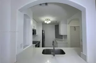 905 NW 82nd Ave, Miami, FL 33126 - Photo 9