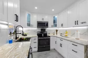1843 N 27th Ct, Hollywood, FL 33020 - Photo 3