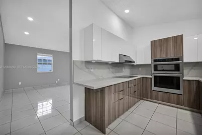 451 E 37th St, Hialeah, FL 33013 - Photo 9