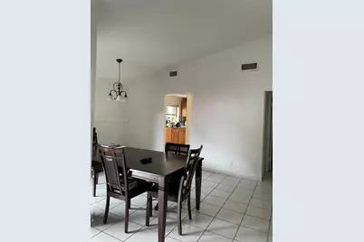 6547 NW 170th Ter, Hialeah, FL 33015 - Photo 9