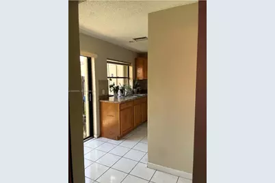 6547 NW 170th Ter, Hialeah, FL 33015 - Photo 5