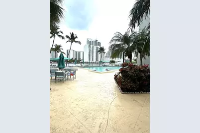 800 Parkview Dr #502, Hallandale Beach, FL 33009 - Photo 7