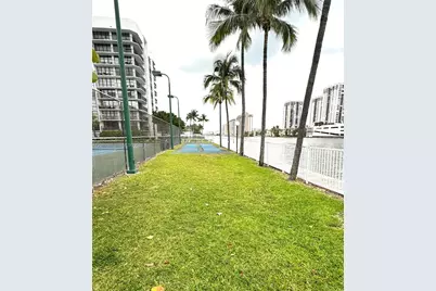 800 Parkview Dr #502, Hallandale Beach, FL 33009 - Photo 27