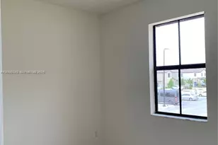 11089 W 34th Ct, Hialeah, FL 33018 - Photo 9
