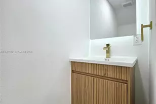5580 W 26th Ct, Hialeah, FL 33016 - Photo 7