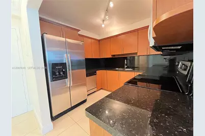 1605 Bay Rd #403, Miami Beach, FL 33139 - Photo 7