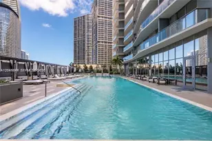 77 SE 5th St, Miami, FL 33131 - Photo 29