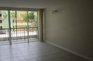 8810 Fontainebleau Blvd, Miami, FL 33172 - Photo 9