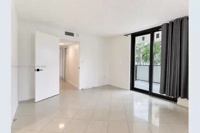 1621 Collins Ave #402, Miami Beach, FL 33139 - Photo 9