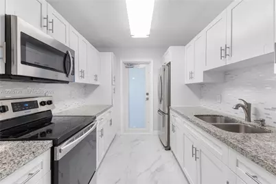 1030 9th St #204, Miami Beach, FL 33139 - Photo 11