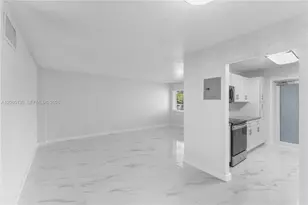 1030 9th St, Miami Beach, FL 33139 - Photo 9