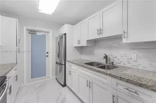 1030 9th St, Miami Beach, FL 33139 - Photo 13
