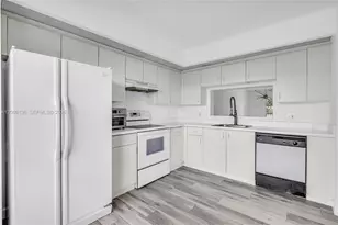 550 SW 138th Ave, Pembroke Pines, FL 33027 - Photo 3