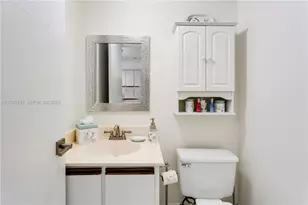 540 Brickell Key Dr, Miami, FL 33131 - Photo 3