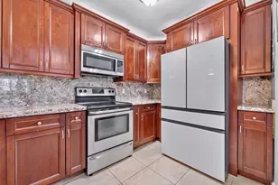 3007 N Oakland Forest Dr, Oakland Park, FL 33309 - Photo 1
