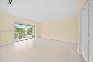 1400 NE 191st St, Miami, FL 33179 - Photo 9