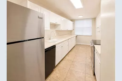 250 Jacaranda Dr #805, Plantation, FL 33324 - Photo 3