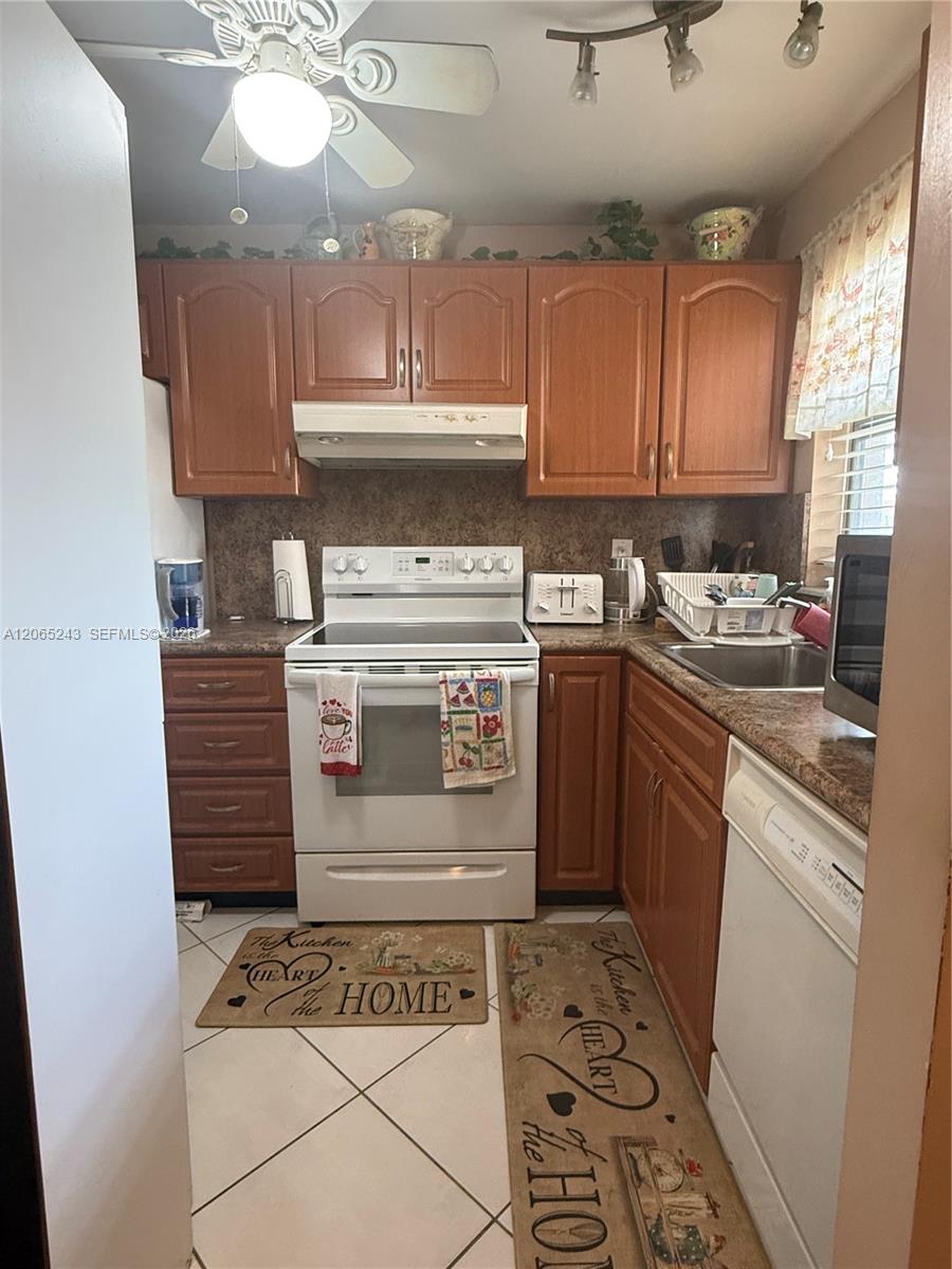 9001 Sunrise Lakes Blvd #201 - 9001 Sunrise Lakes Blvd #201, Sunrise, FL 33322 Luxury Property | Jose Angel Pina