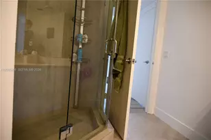 1000 E Island Blvd, Aventura, FL 33160 - Photo 13