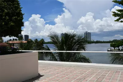 1000 E Island Blvd #303, Aventura, FL 33160 - Photo 27