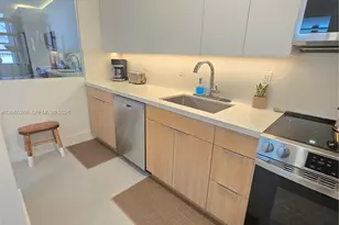 100 Lincoln Rd, Miami Beach, FL 33139 - Photo 11