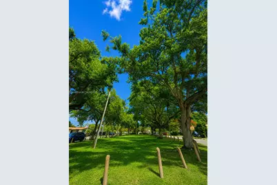 470 NE 130th St, North Miami, FL 33161 - Photo 3