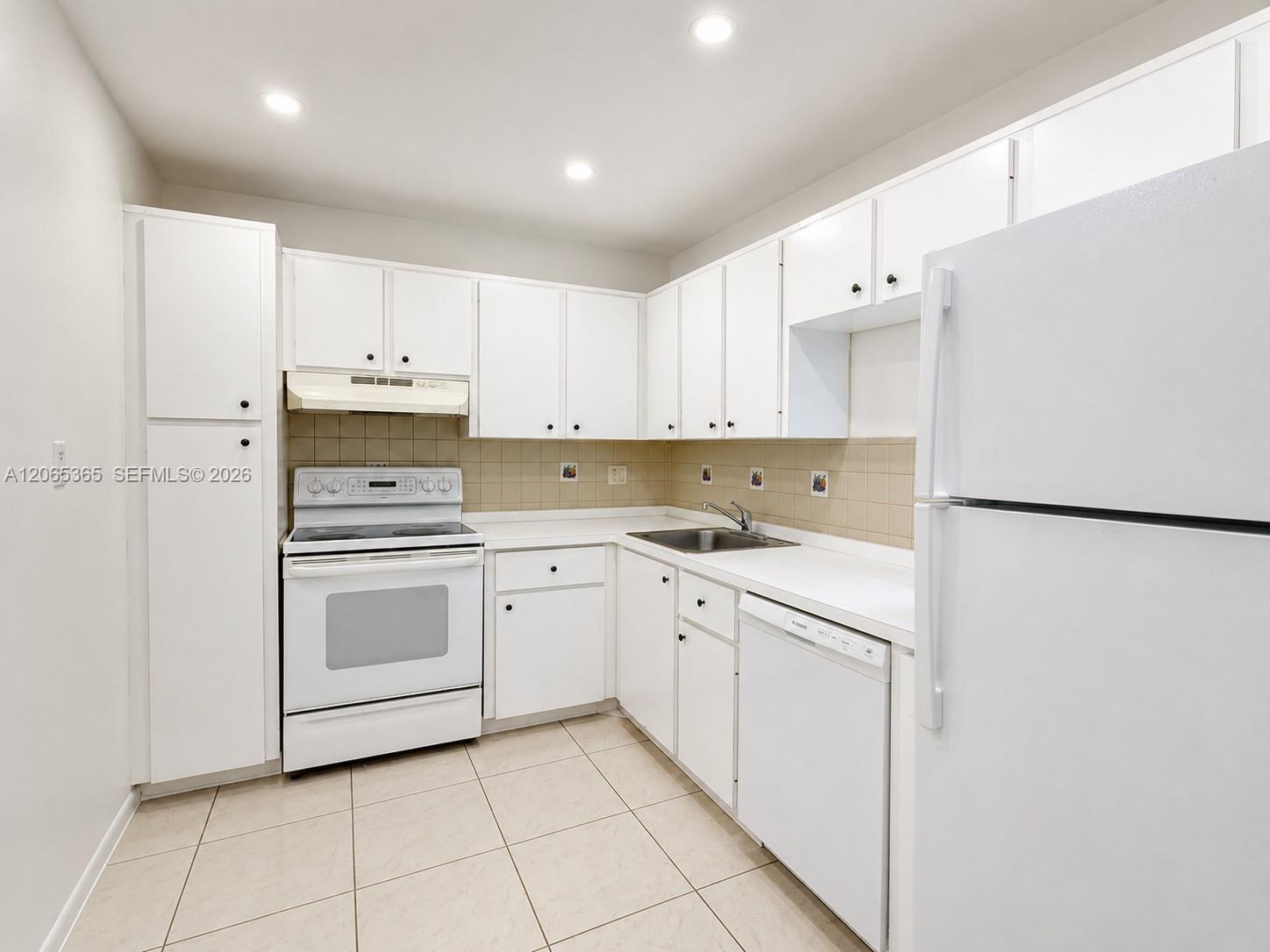 4384 NW 9th Ave #18-2A - 4384 NW 9th Ave #18-2A, Deerfield Beach, FL 33064 Luxury Property | Jose Angel Pina