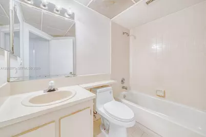 8290 Lake Dr #236, Doral, FL 33166 - Photo 9