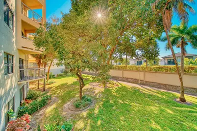 8290 Lake Dr #236, Doral, FL 33166 - Photo 21