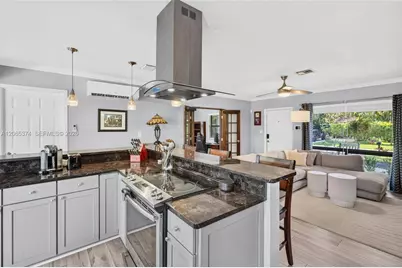300 NW 28th St, Wilton Manors, FL 33311 - Photo 19